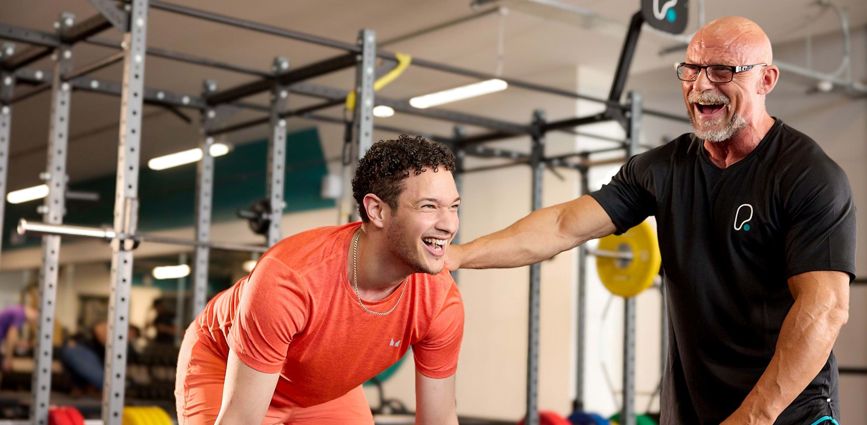 lady lifting barbell