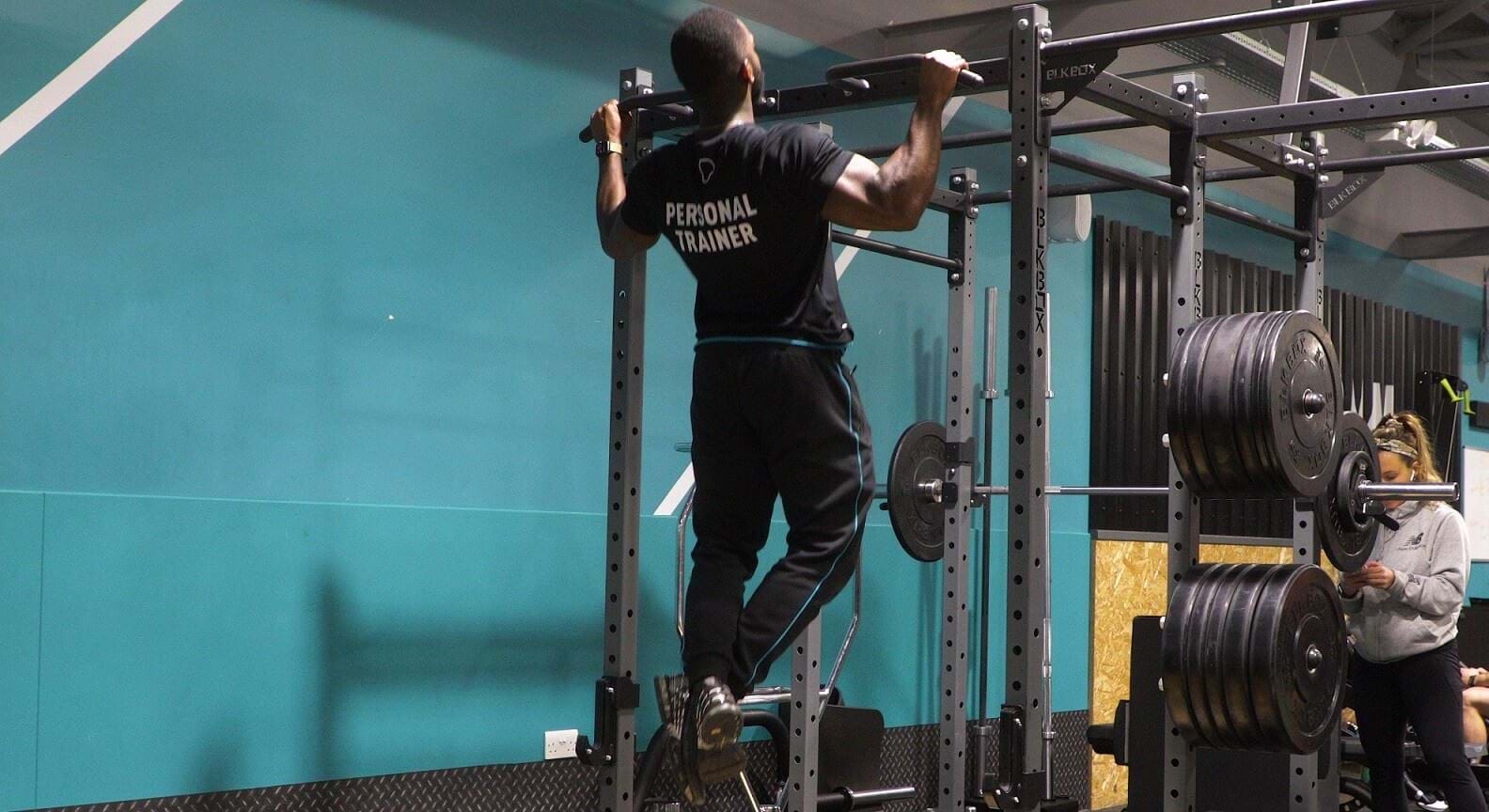 PT doing a pull up